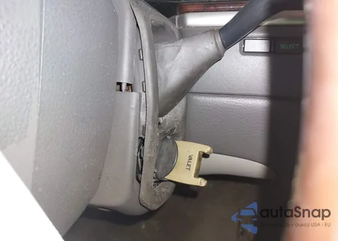 2008 Lincoln Town Car Signature Limited из США, поврежденный, VIN 2LNHM82W08X654660